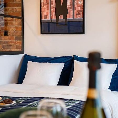 ורשה Chic Apartment In Historic Koneser Area מראה חיצוני תמונה