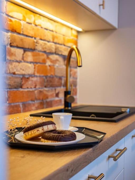 ורשה Chic Apartment In Historic Koneser Area מראה חיצוני תמונה