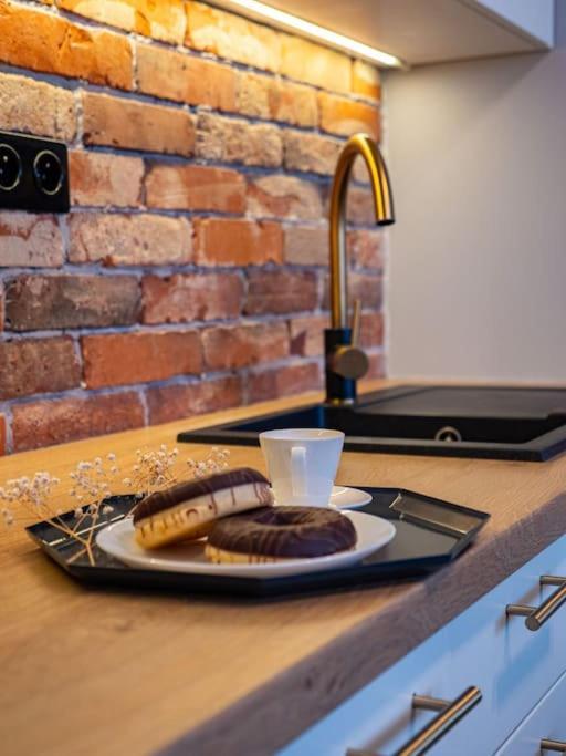 ורשה Chic Apartment In Historic Koneser Area מראה חיצוני תמונה