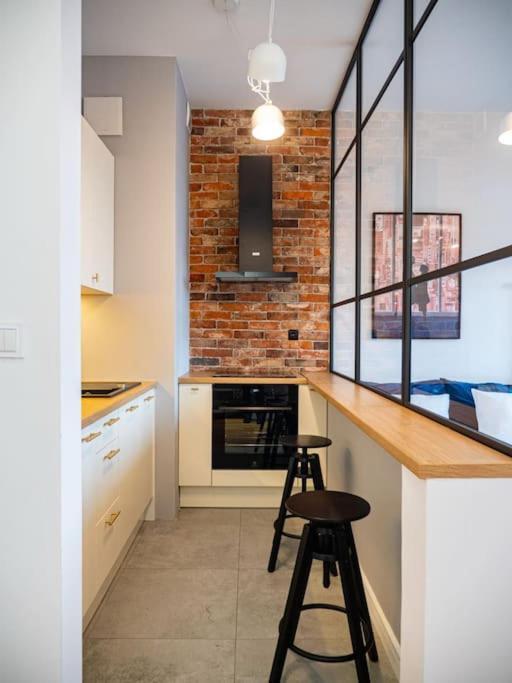 ורשה Chic Apartment In Historic Koneser Area מראה חיצוני תמונה