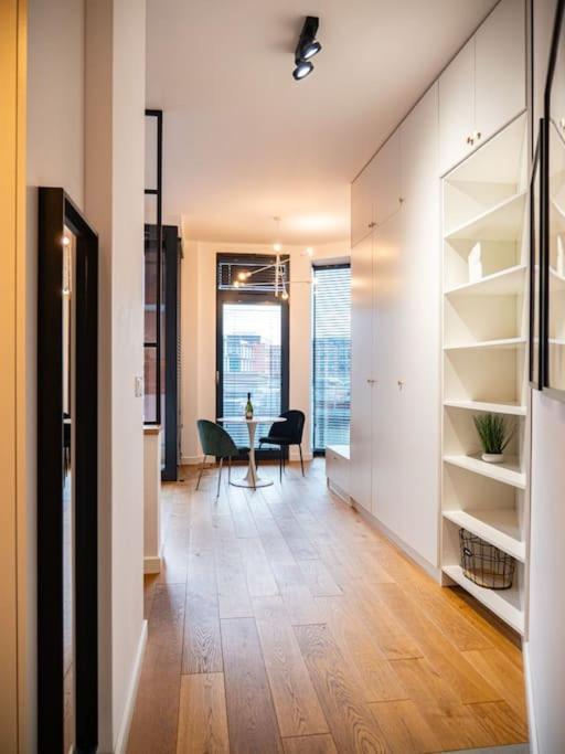 ורשה Chic Apartment In Historic Koneser Area מראה חיצוני תמונה