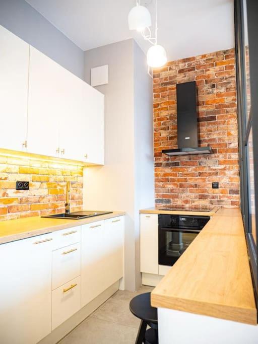 ורשה Chic Apartment In Historic Koneser Area מראה חיצוני תמונה