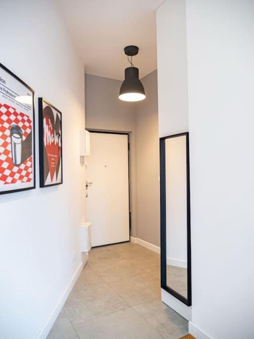 ורשה Chic Apartment In Historic Koneser Area מראה חיצוני תמונה