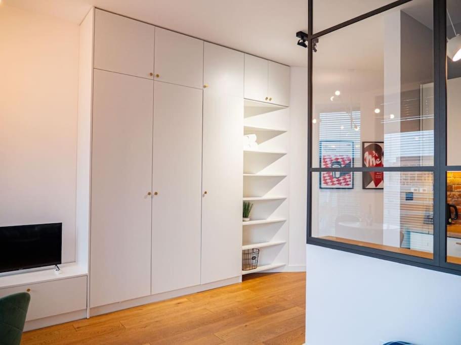 ורשה Chic Apartment In Historic Koneser Area מראה חיצוני תמונה