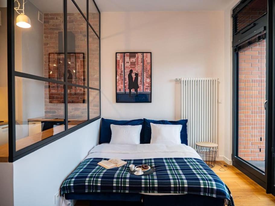 ורשה Chic Apartment In Historic Koneser Area מראה חיצוני תמונה