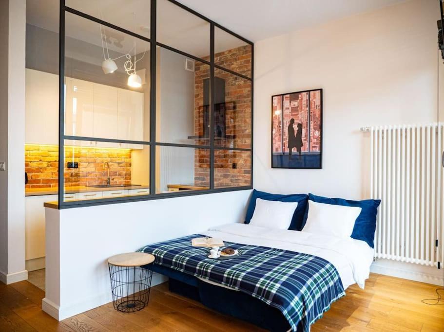 ורשה Chic Apartment In Historic Koneser Area מראה חיצוני תמונה