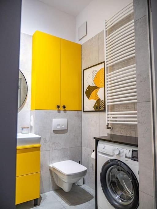 ורשה Chic Apartment In Historic Koneser Area מראה חיצוני תמונה